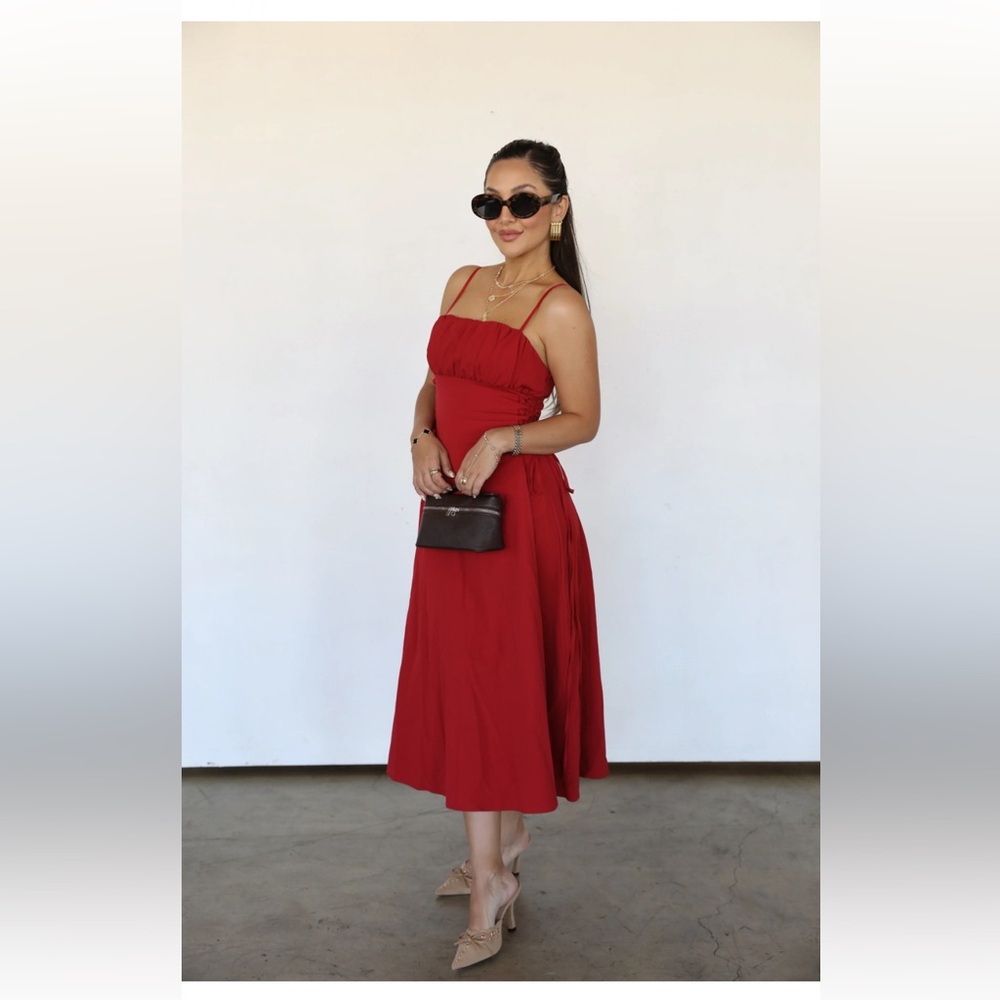 Red dress - Picture 4 of 10